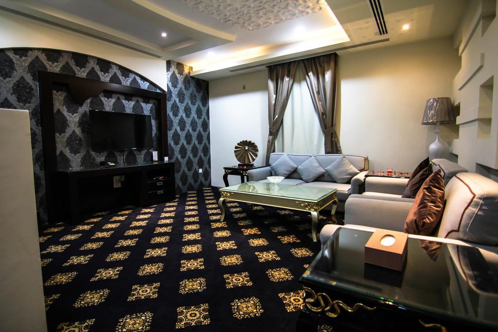 Rest Night Serviced Apartments- Alhamra 리야드 객실 사진 A private suite at the airport