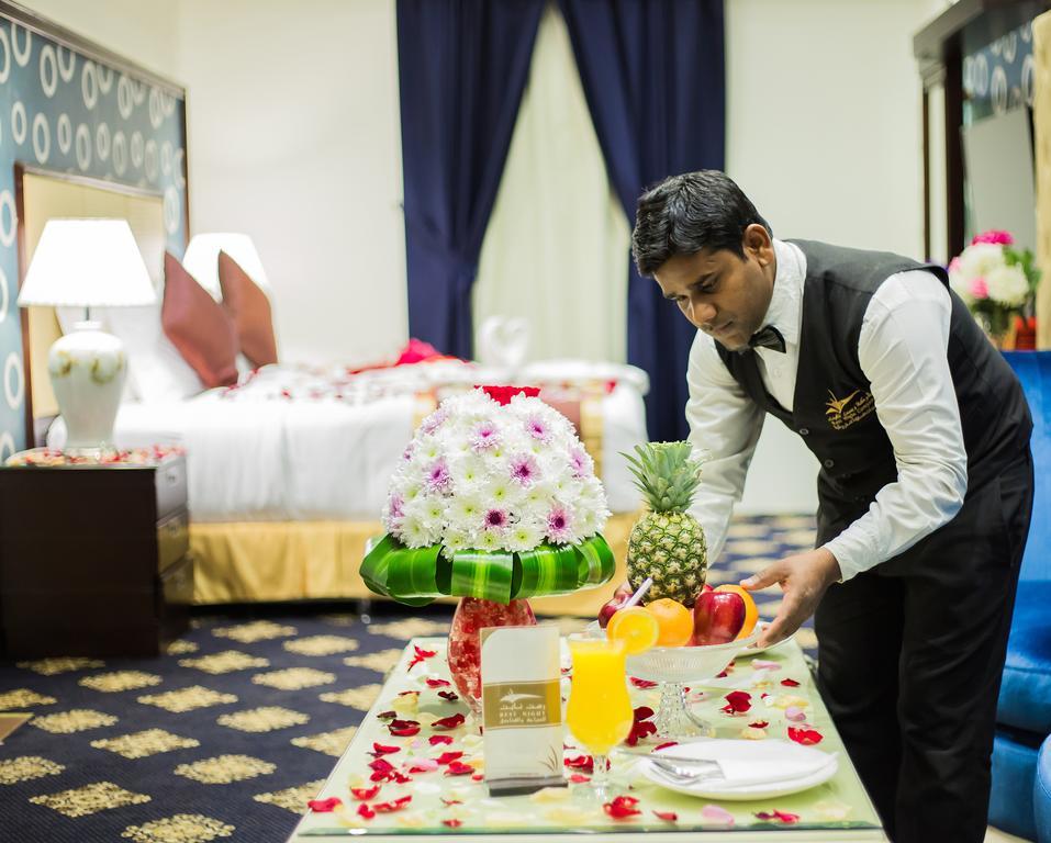 Rest Night Serviced Apartments- Alhamra 리야드 외부 사진 A room service attendant at work