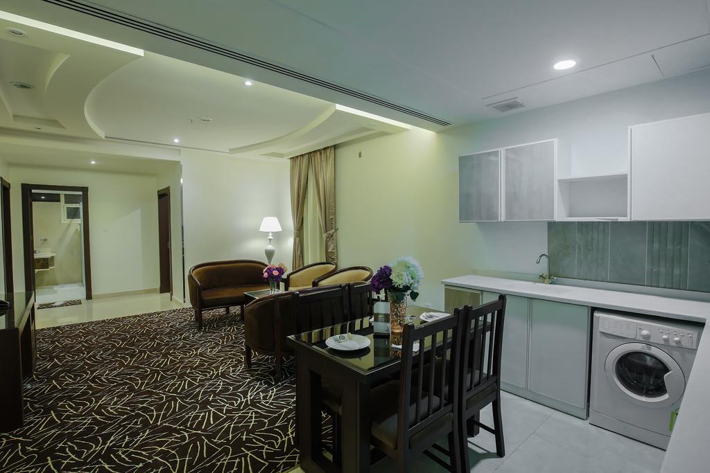 Rest Night Serviced Apartments- Alhamra 리야드 외부 사진 A suite at the hotel