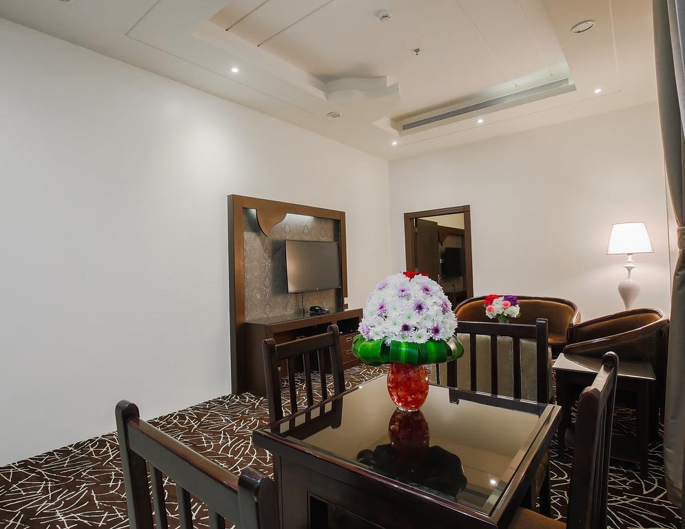Rest Night Serviced Apartments- Alhamra 리야드 외부 사진 A suite at the hotel