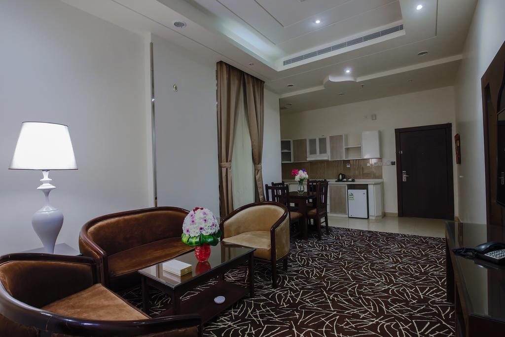 Rest Night Serviced Apartments- Alhamra 리야드 외부 사진 A suite at the hotel