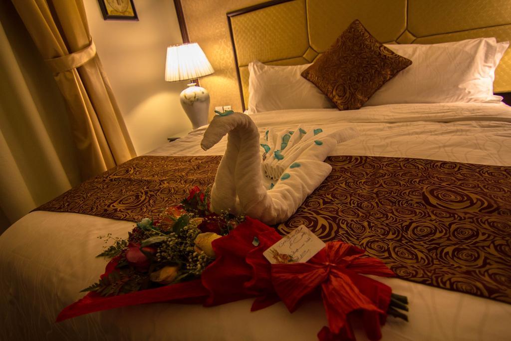 Rest Night Serviced Apartments- Alhamra 리야드 객실 사진 A towel swan