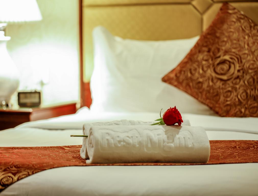 Rest Night Serviced Apartments- Alhamra 리야드 외부 사진 A rolled towel on a bed