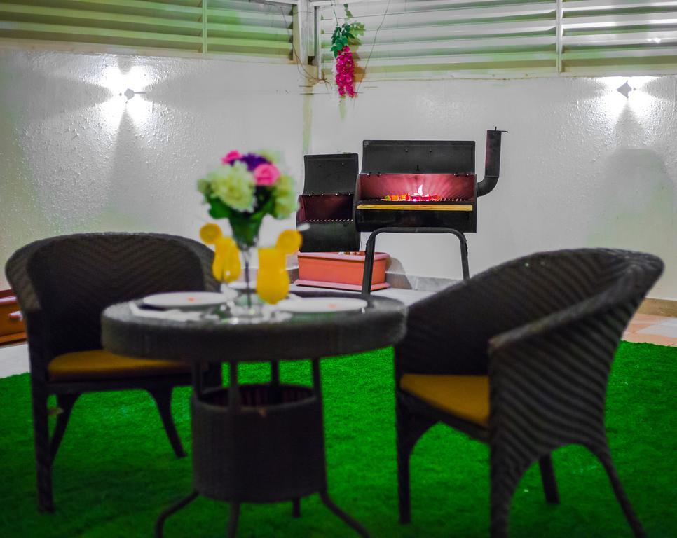 Rest Night Serviced Apartments- Alhamra 리야드 외부 사진 A barbecue in a hotel