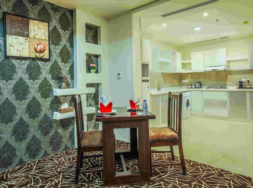 Rest Night Serviced Apartments- Alhamra 리야드 외부 사진 A kitchen in a hotel suite