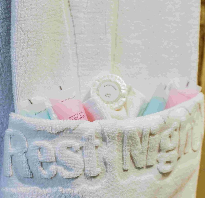 Rest Night Serviced Apartments- Alhamra 리야드 외부 사진 A basket of toiletries