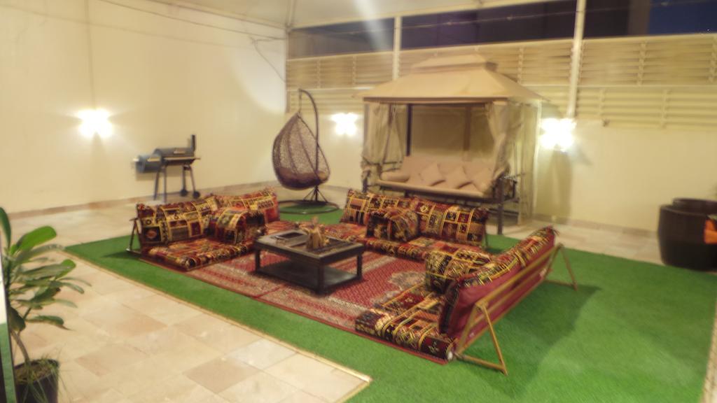 Rest Night Serviced Apartments- Alhamra 리야드 외부 사진 A majlis in a hotel in Dubai
